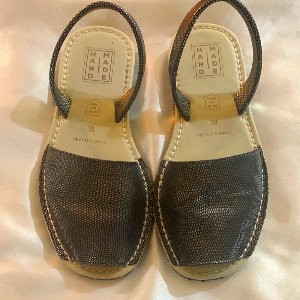 Handmade Metallic Leather Women's Sandals
EUC
Made in Spain